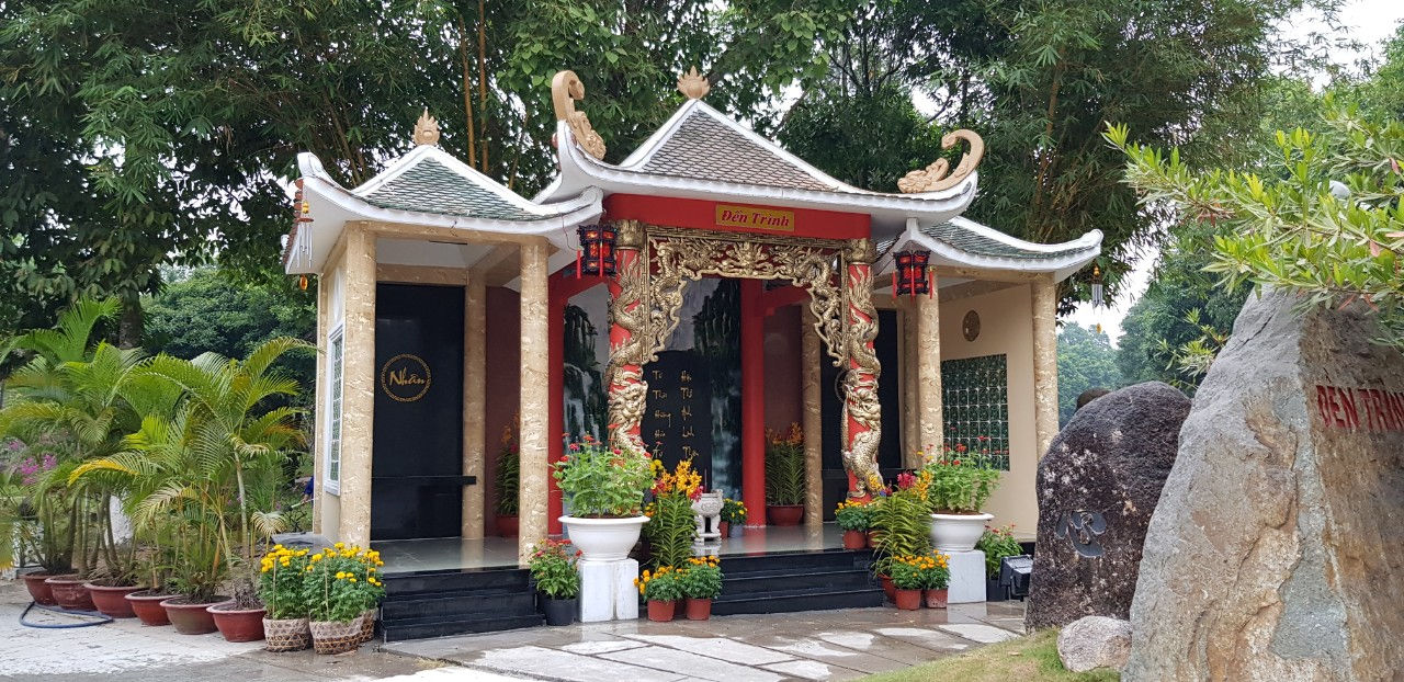 Đền Trình Hoa Viên Bình Dương