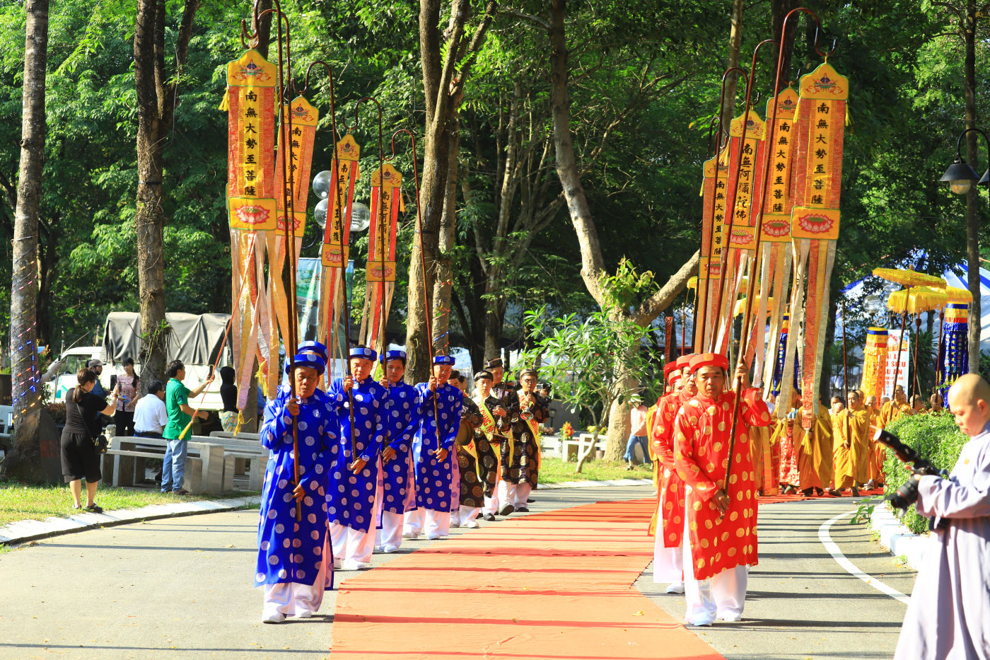 Đại lễ Cầu Siêu tại Linh Hoa Tuệ Đàn — tôn vinh các linh hồn an nghỉ với nghi thức Phật giáo trang trọng